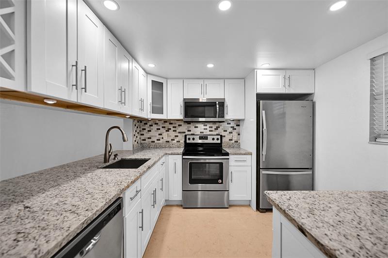 Image 6 of 20 For 7173 Orange Dr  215b