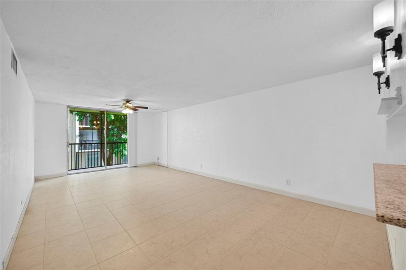 Image 7 of 20 For 7173 Orange Dr  215b