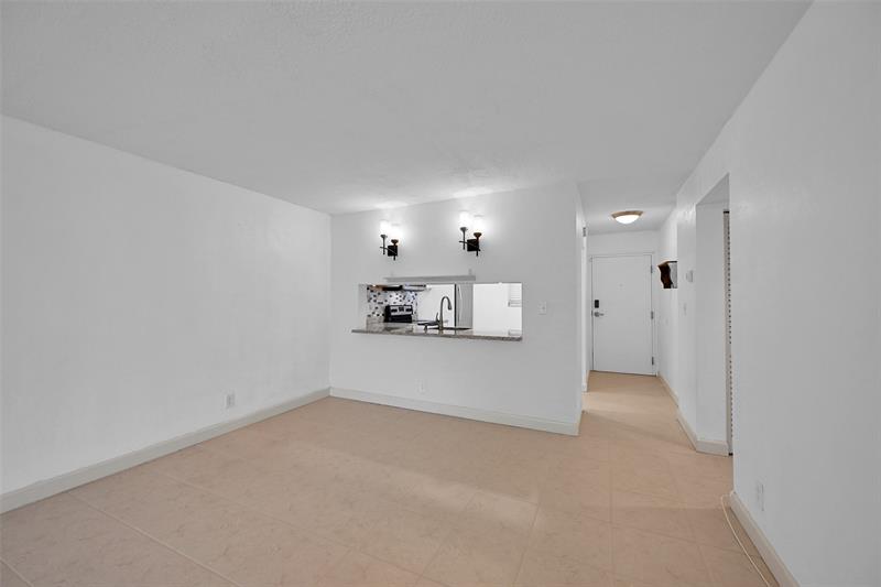 Image 8 of 20 For 7173 Orange Dr  215b