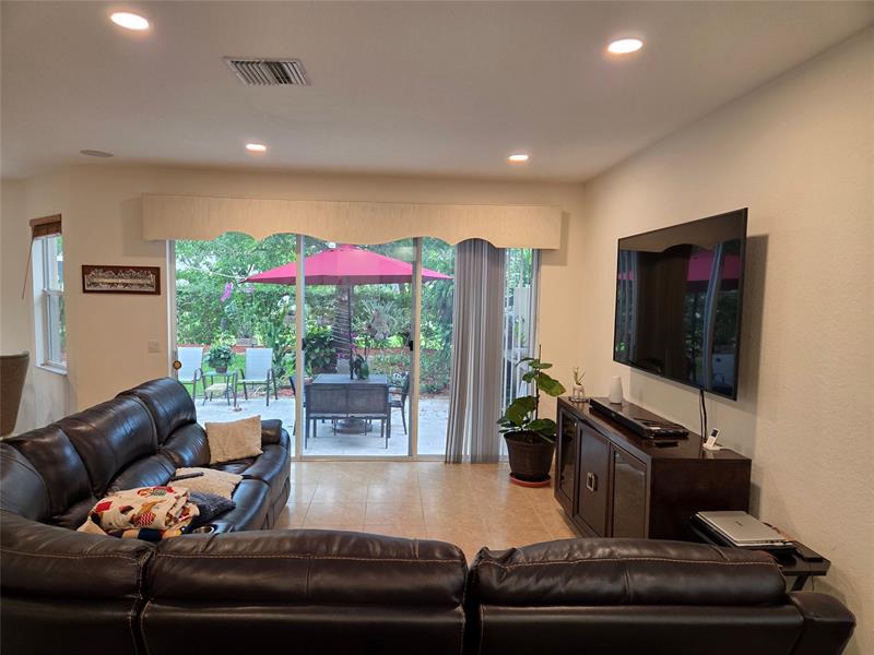 Image 4 of 16 For 383 Berenger Walk