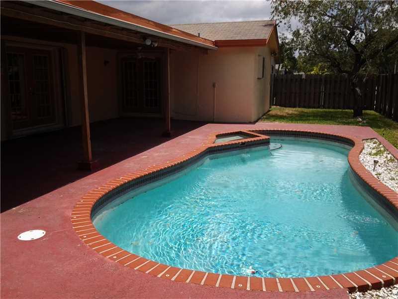 Image 6 of 8 For 9620 42nd Ct