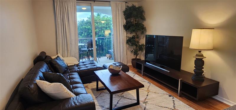 Image 3 of 26 For 1023 Villa Ln