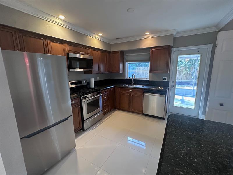 Image 3 of 20 For 40 48th St  