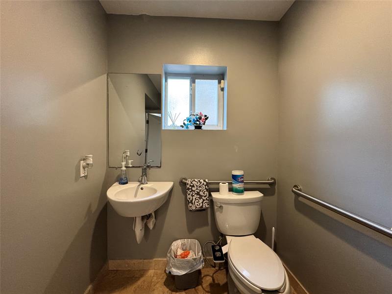 Image 11 of 26 For 500 3rd Ave  