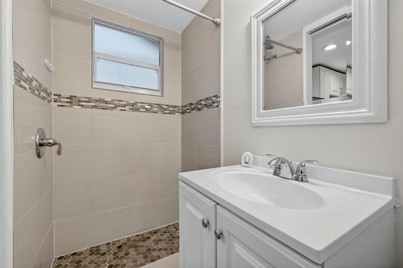 Image 7 of 16 For 2500 18th Ter  Gh9