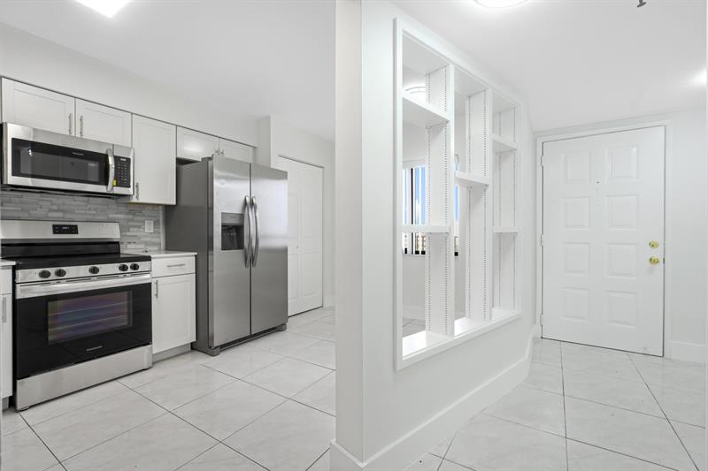 Image 5 of 27 For 2200 Cypress Bend Dr  805