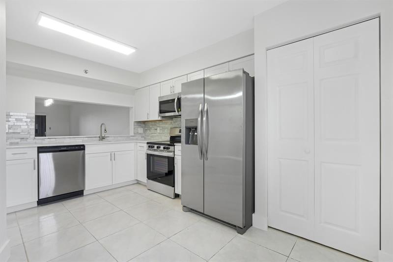 Image 7 of 27 For 2200 Cypress Bend Dr  805