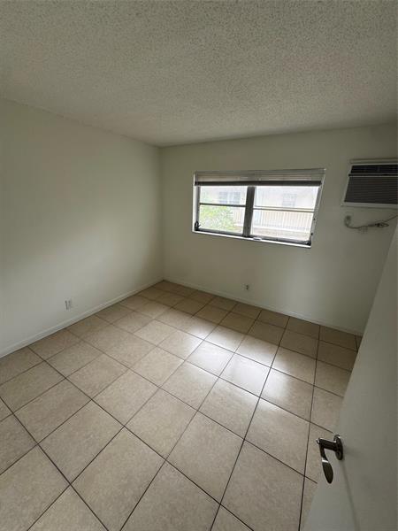 Image 11 of 11 For 5162 6th Ave  327