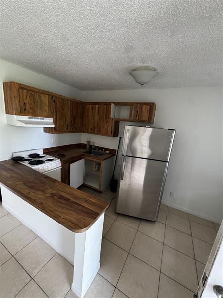 Image 9 of 11 For 5162 6th Ave  327