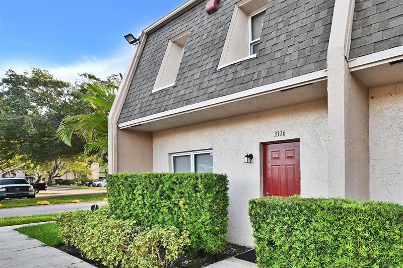 Image 4 of 44 For 3336 Quail Close