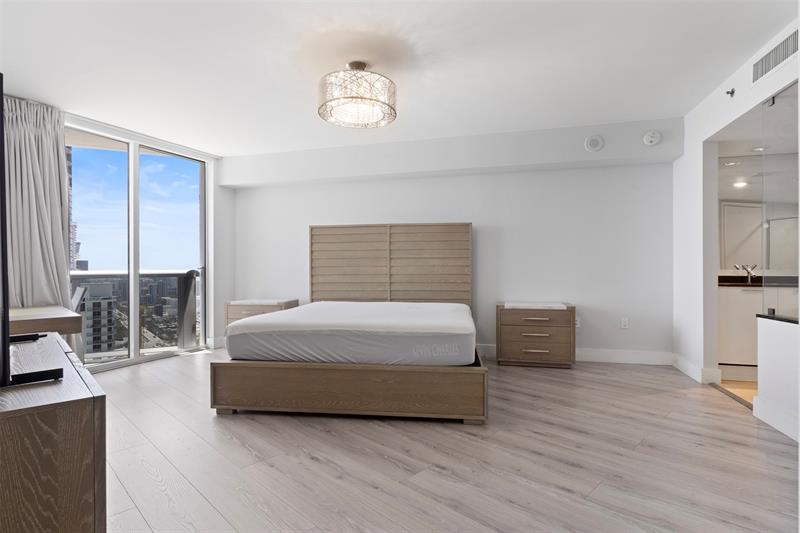 Image 19 of 53 For 18911 Collins Ave  3003