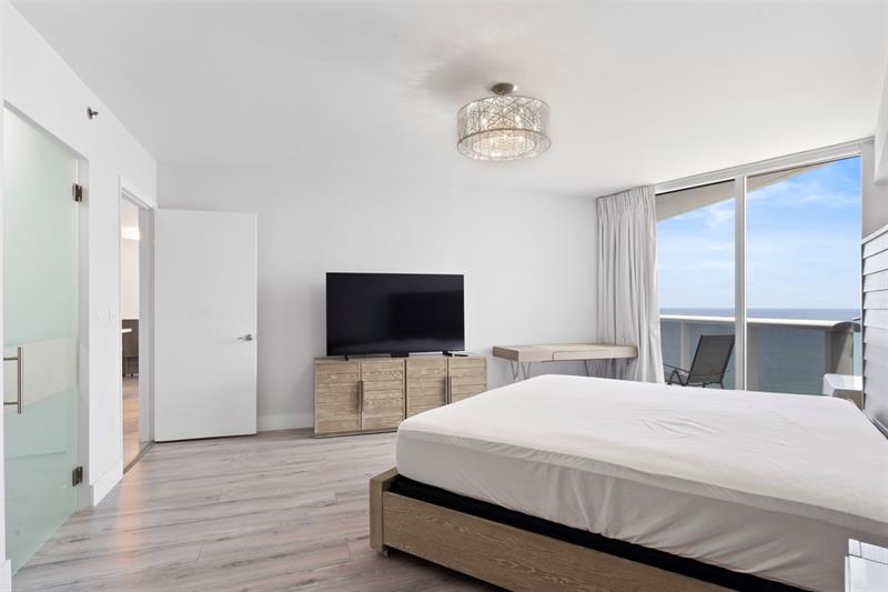 Image 20 of 53 For 18911 Collins Ave  3003