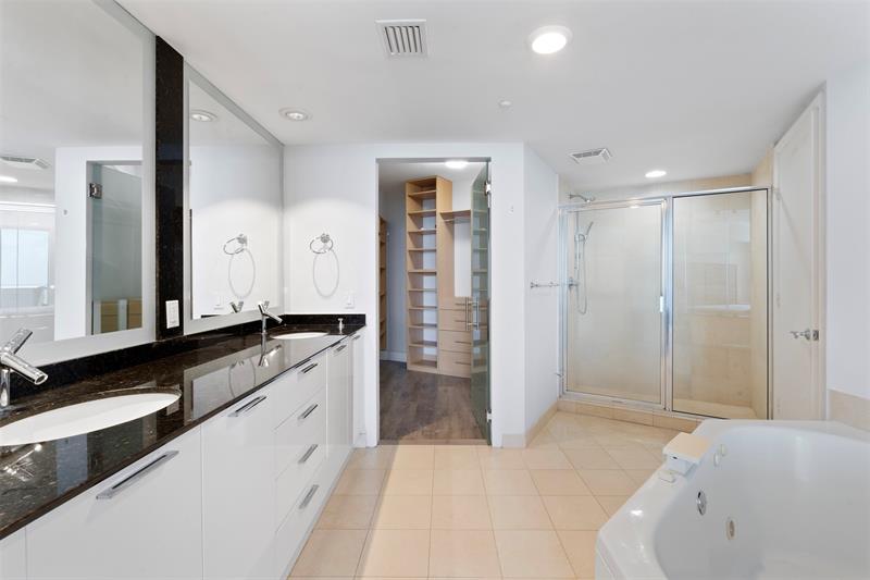 Image 23 of 53 For 18911 Collins Ave  3003