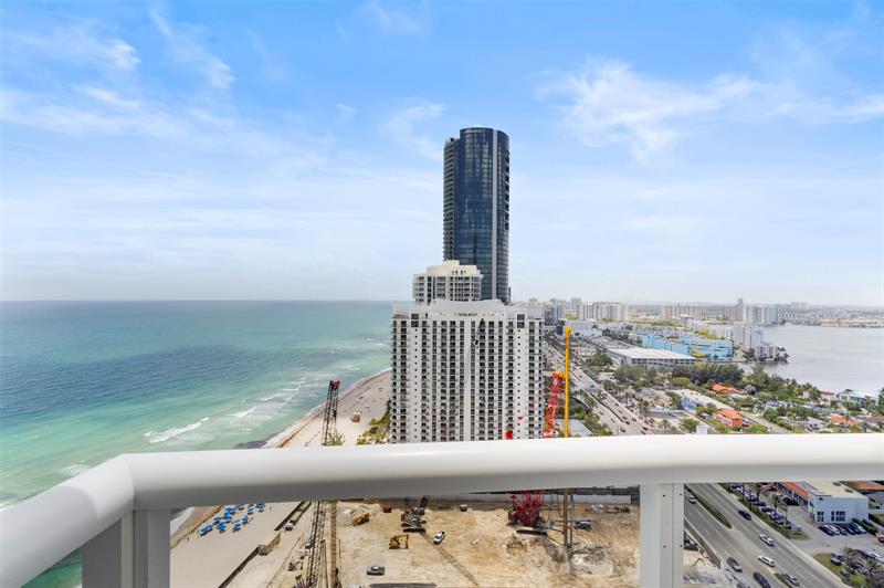 Image 31 of 53 For 18911 Collins Ave  3003