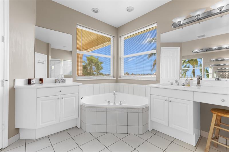 Image 23 of 97 For 18932 33rd Ct