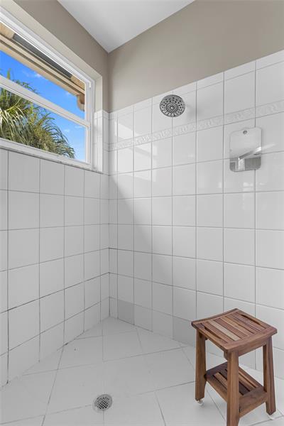 Image 26 of 97 For 18932 33rd Ct