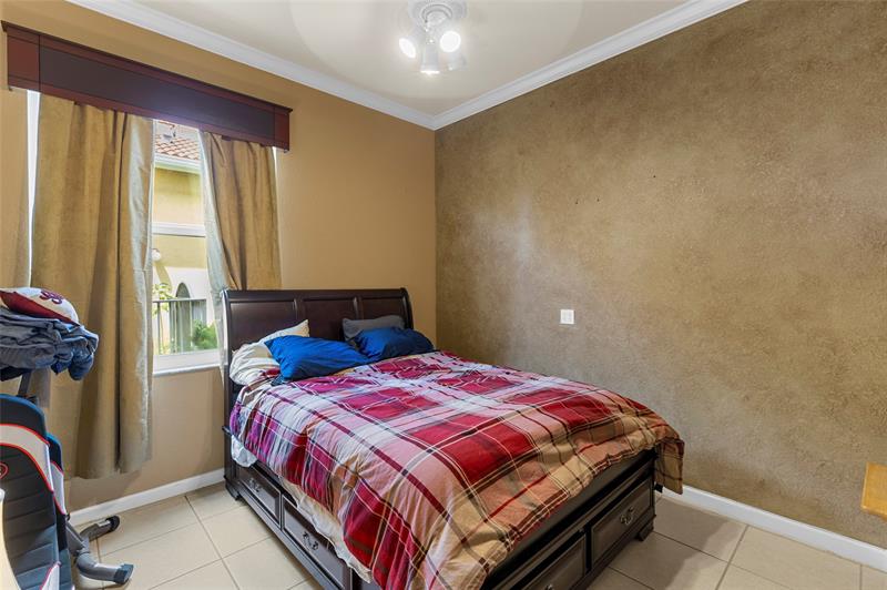 Image 44 of 97 For 18932 33rd Ct