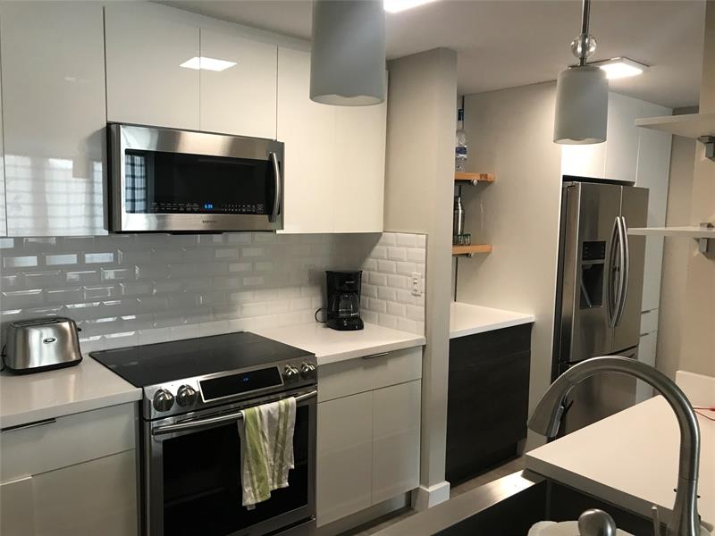 Image 6 of 23 For 720 Bayshore Dr  205