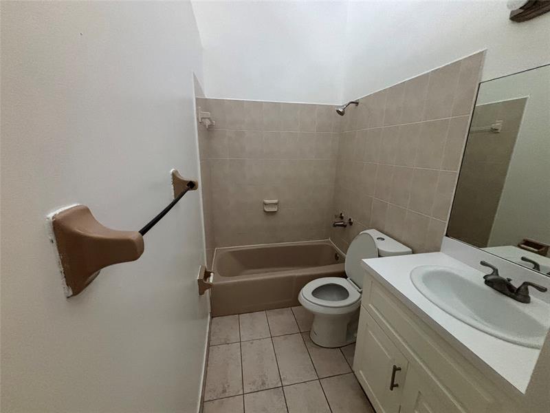 Image 16 of 33 For 6837 39th Dr