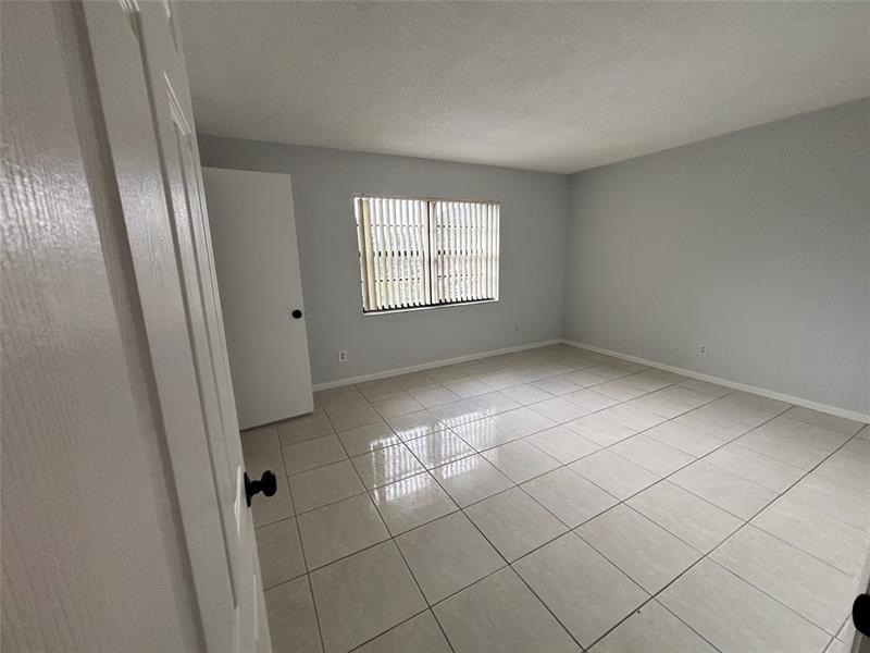 Image 19 of 33 For 6837 39th Dr