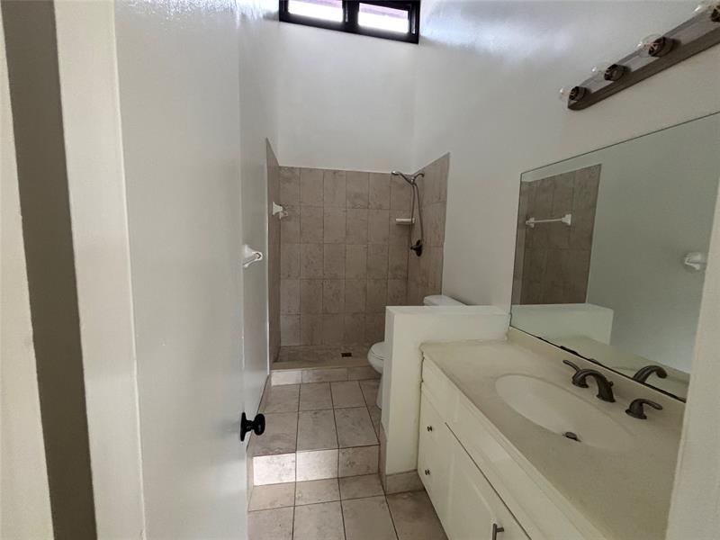 Image 21 of 33 For 6837 39th Dr