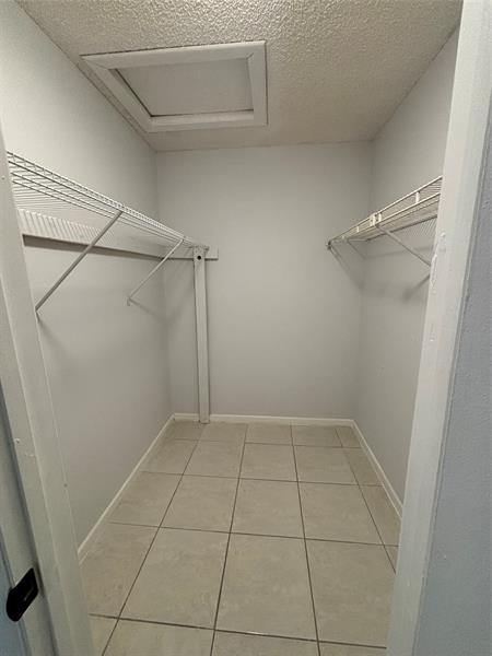 Image 22 of 33 For 6837 39th Dr