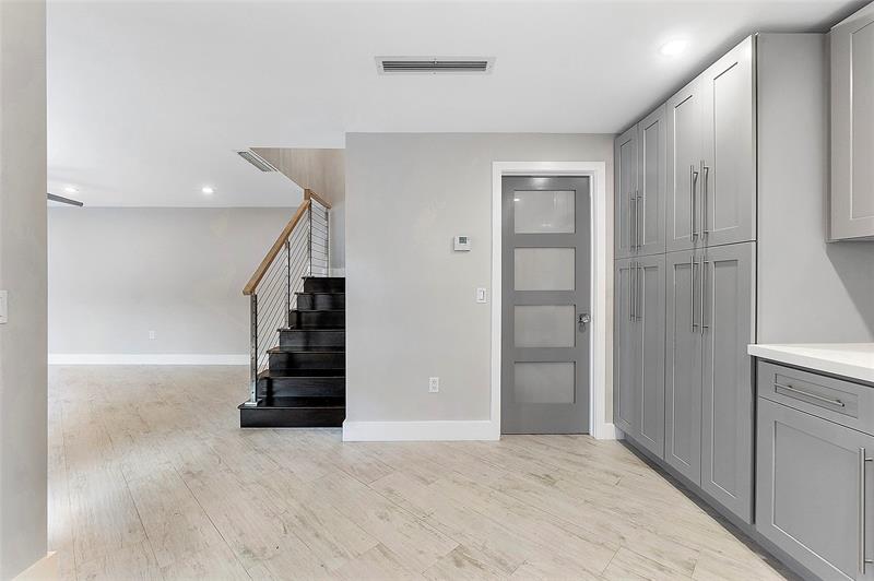 Image 11 of 34 For 825 Center St  4 A