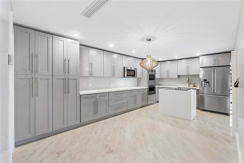 Image 12 of 34 For 825 Center St  4 A