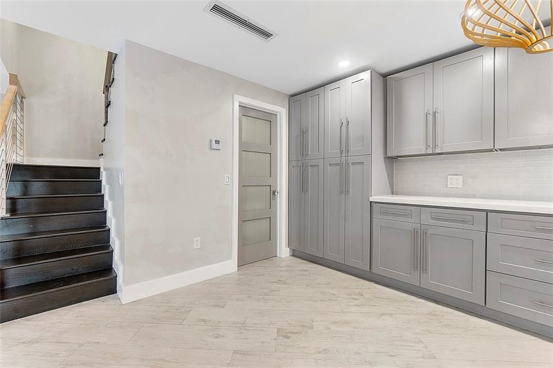 Image 16 of 34 For 825 Center St  4 A
