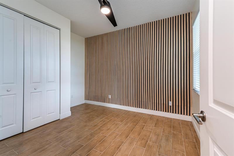 Image 17 of 53 For 4194 Marina Way