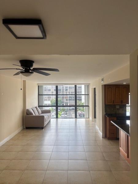 Image 3 of 24 For 800 Parkview Dr  714