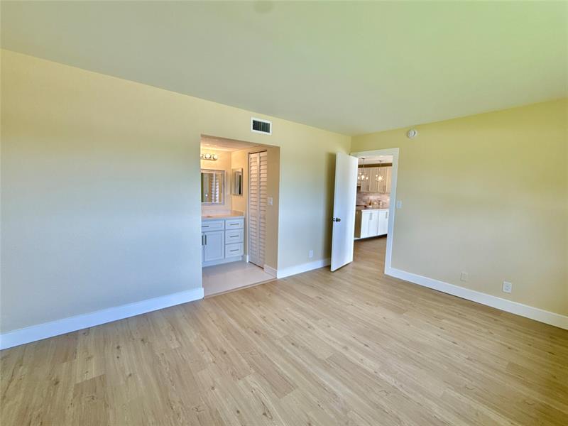 Image 14 of 19 For 7887 Golf Circle Dr  211