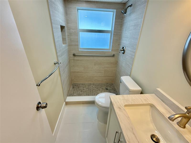 Image 16 of 19 For 7887 Golf Circle Dr  211