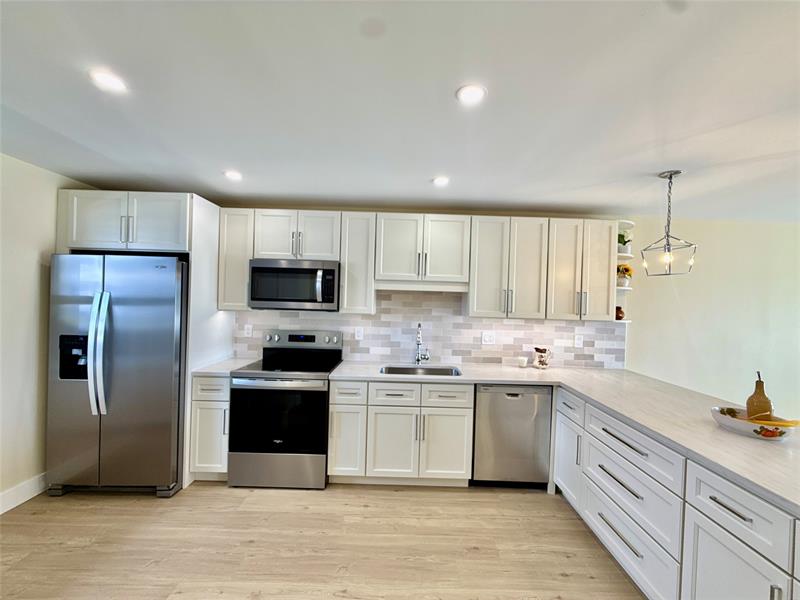 Image 3 of 19 For 7887 Golf Circle Dr  211