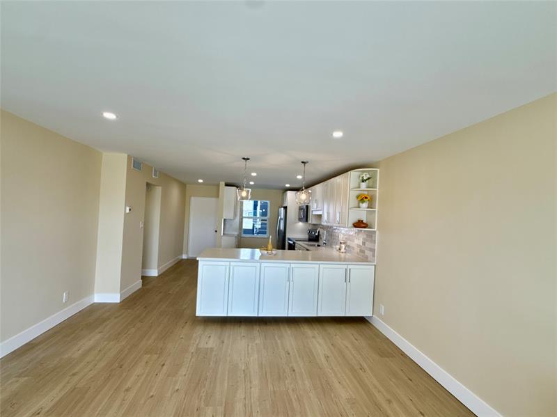 Image 5 of 19 For 7887 Golf Circle Dr  211