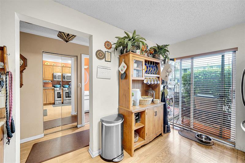 Image 10 of 17 For 809 Crystal Lake Dr  809