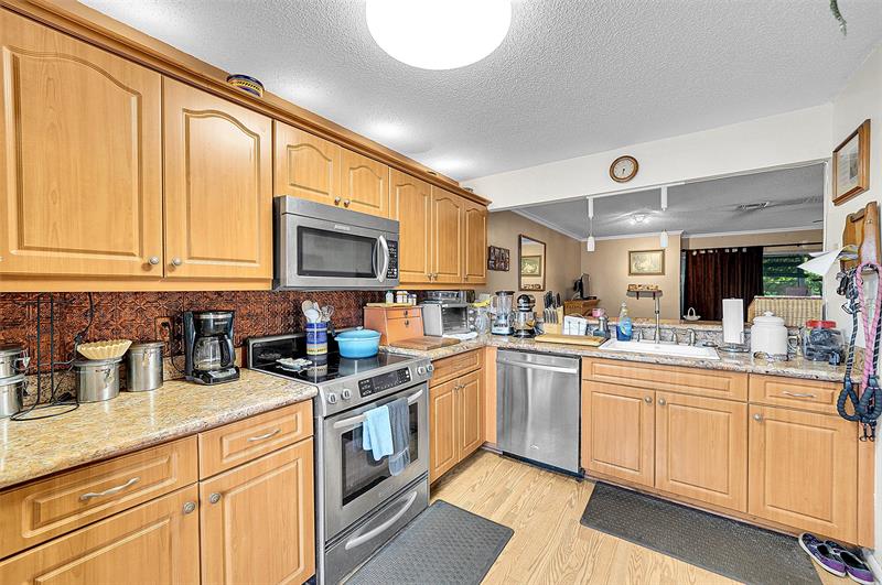 Image 12 of 17 For 809 Crystal Lake Dr  809