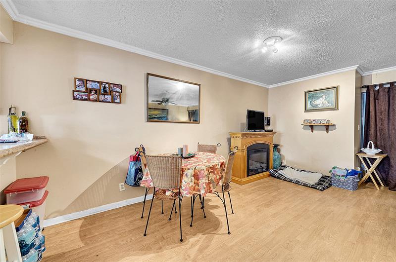 Image 13 of 17 For 809 Crystal Lake Dr  809