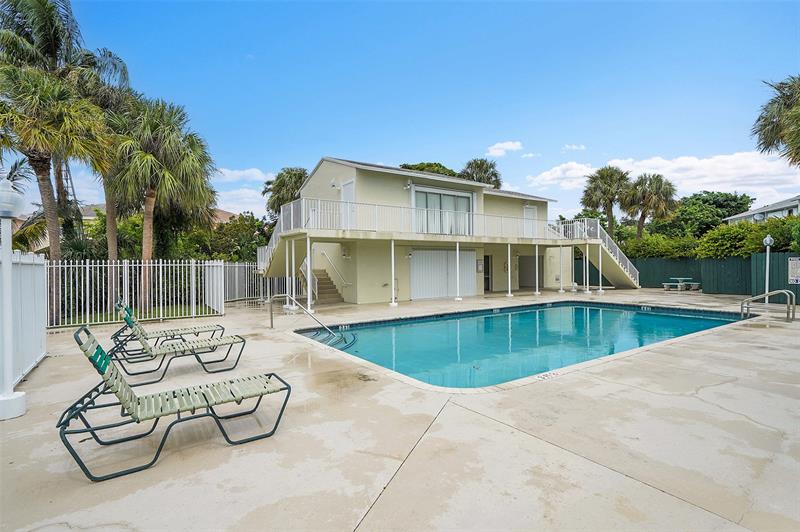 Image 17 of 17 For 809 Crystal Lake Dr  809