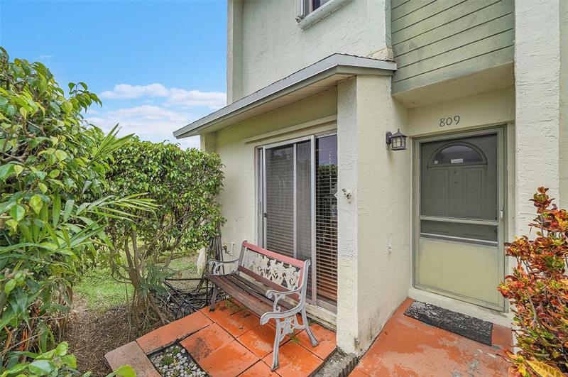 Image 4 of 17 For 809 Crystal Lake Dr  809