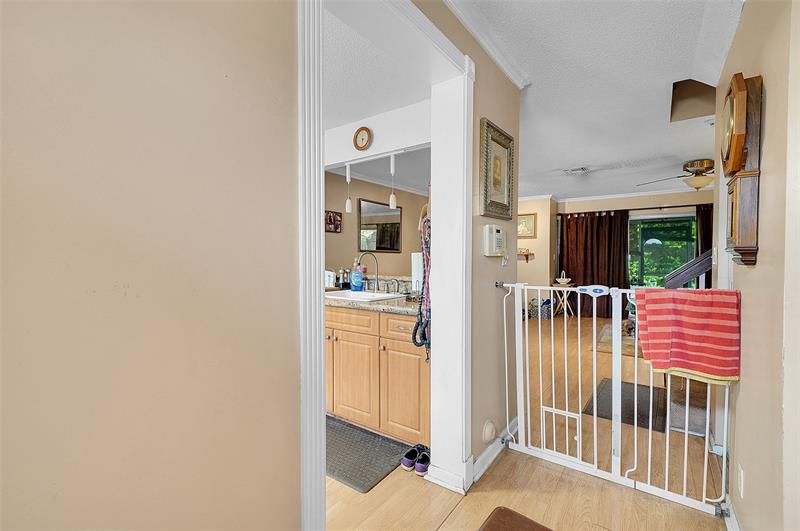 Image 6 of 17 For 809 Crystal Lake Dr  809