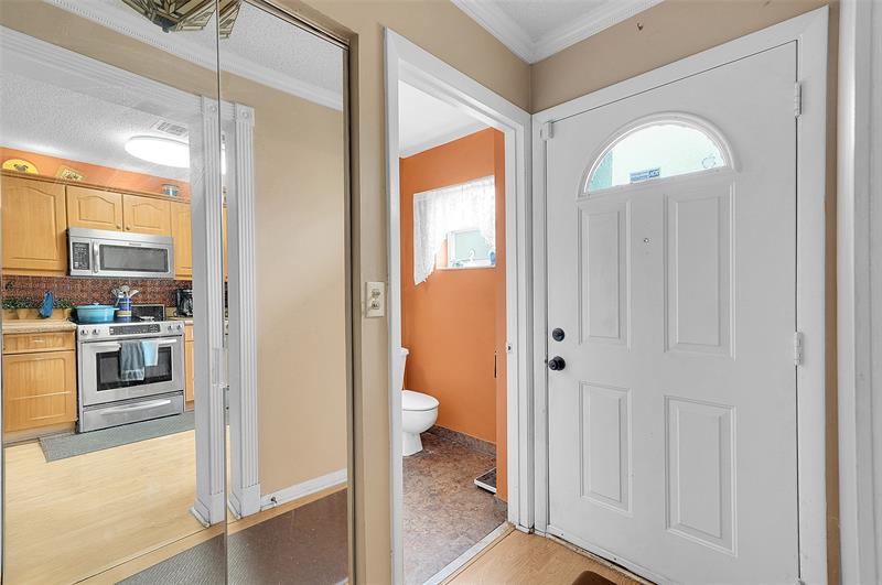 Image 7 of 17 For 809 Crystal Lake Dr  809