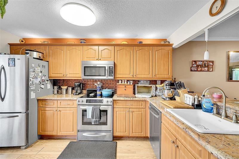 Image 9 of 17 For 809 Crystal Lake Dr  809