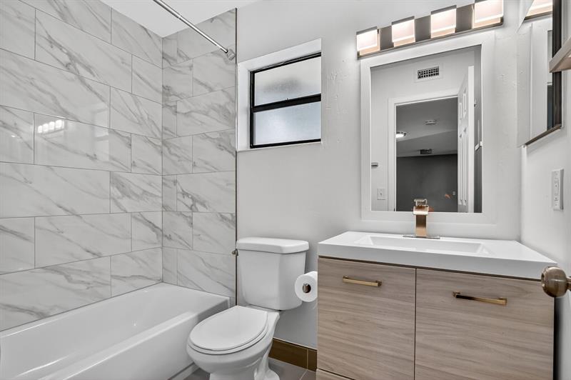 Image 26 of 47 For 3751 Cocoplum Cir  3564
