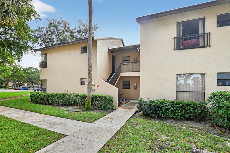 Image 3 of 47 For 3751 Cocoplum Cir  3564