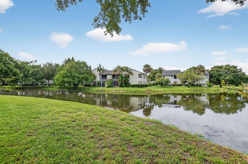 Image 34 of 47 For 3751 Cocoplum Cir  3564