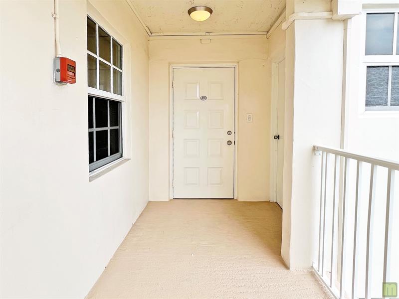 Image 10 of 66 For 3510 Oaks Way  601