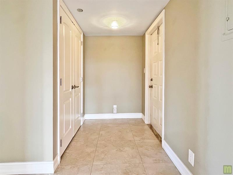 Image 11 of 66 For 3510 Oaks Way  601