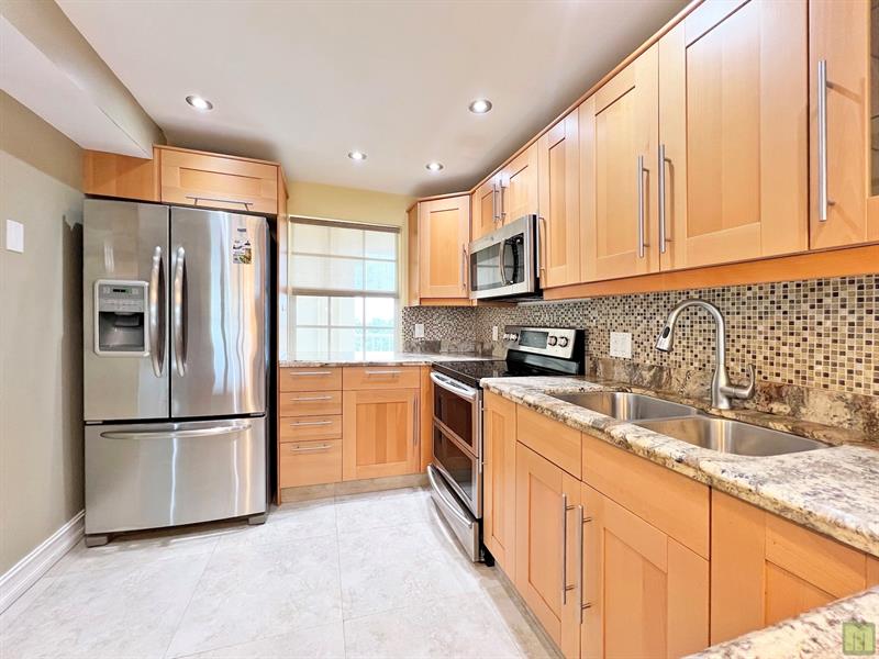 Image 14 of 66 For 3510 Oaks Way  601