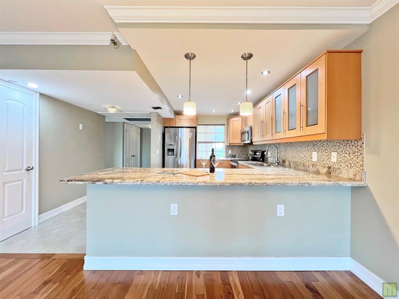 Image 17 of 66 For 3510 Oaks Way  601